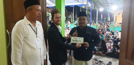 Penyerahan dukungan karet bersolawat